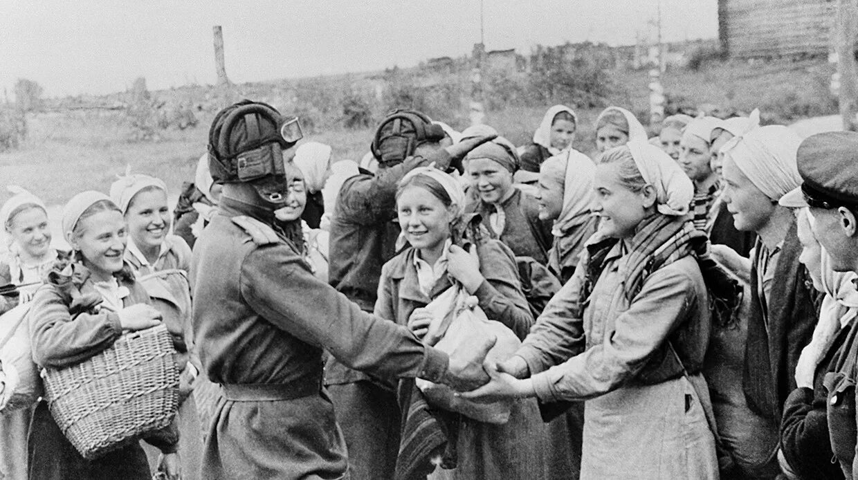 История народа вов. Освобождение Смоленска в 1943. 25 Сентября 1943 освобождение Смоленска. 25 Сентября 1943 — Смоленск освобожден от немецких войск.. Смоленск освобождён от немецких войск.