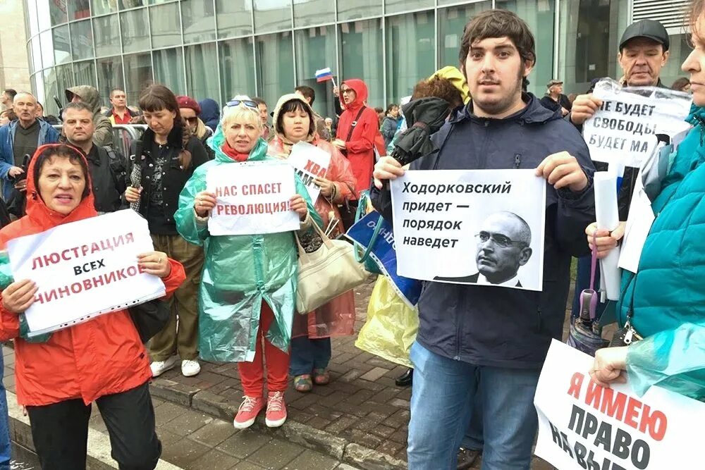 Митинг из какого языка. Оппозиционные слоганы. лозунги на митингах. политические провокации.