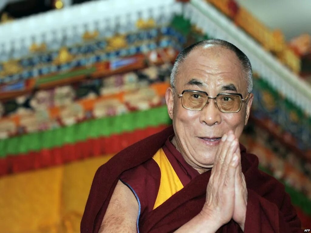 Монах медитирует. Mos toys figure. Далай лама буддизм. Далай-лама xiv. Лама обучение.