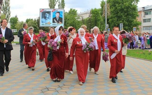 Отрадненская гимназия Новоусманский район. Отрадненская СОШ 2 Новоусманского района. День города Усмань -48. Фото магазин ветеран в г. Усмань.