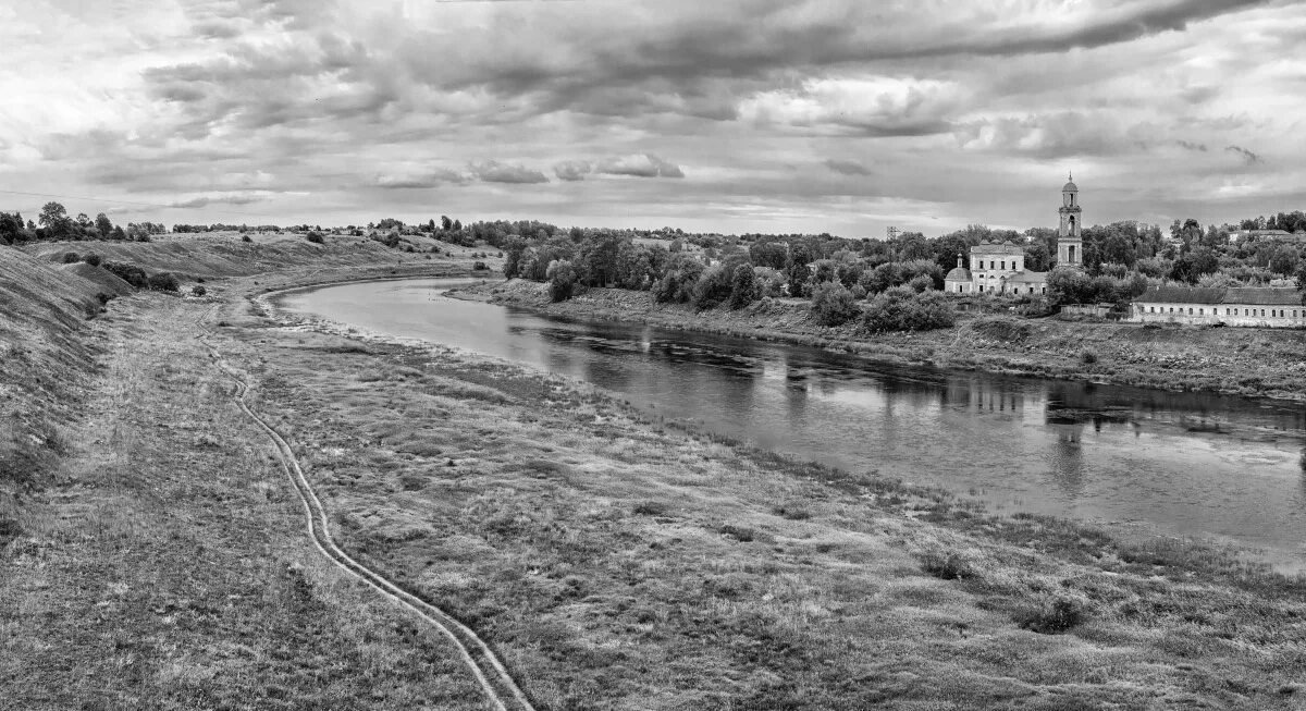 Песня издалека волга. Течёт река Волга Косарев. Песня течёт река Волга фото. Течет река Волга а мне. Фото к песни течет река Волга.