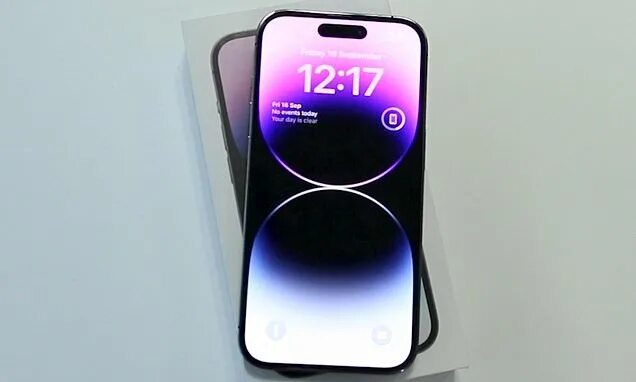 Iphone 14 pro max динамический остров. Обои на айфон с динамическим островом. Динамический остров айфон 14. Iphone 14 pro dynamic island. Айфон 14 остров.
