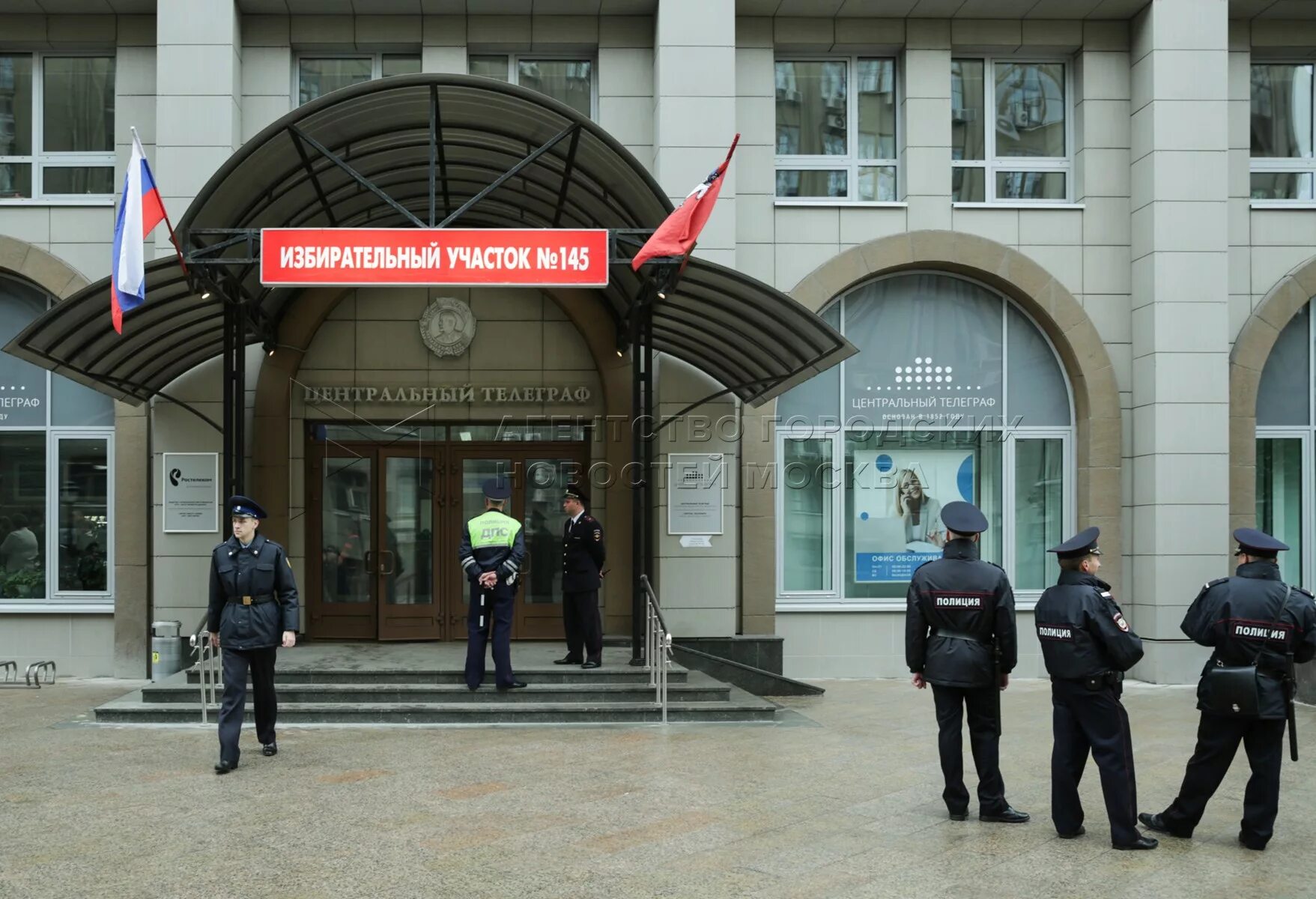 Итоги выборов мэра москвы без новой москвы. Кабина для голосования. Голосование на выборах. Выборы участки москва. Участок для голосования.
