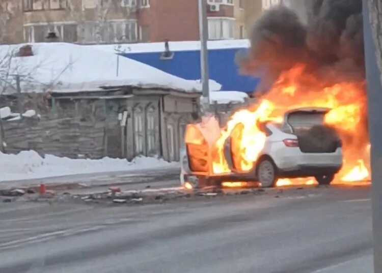 Сгорела машина Тюмень сегодня.