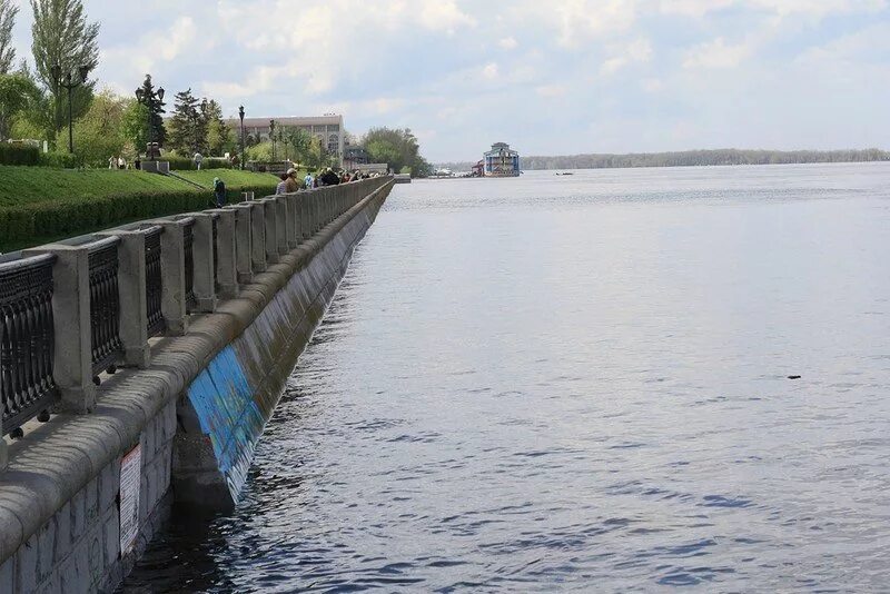 Половодье в дорогобуже. Разлив волги у самары. Половодье дубна 2013. Река волга паводки. Паводок реки волга.