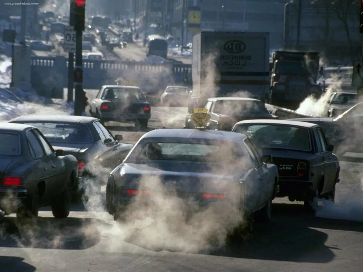 Выхлопные газы автомобилей воздух. Выхлопные ГАЗЫ. Выхлоп машины. Влияние транспорта на окружающую среду. Машины загрязняют воздух.