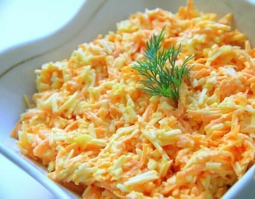 Морковка яйцо чеснок. Салат морковь с сыром. морковь с сыром и чесноком. салат морковка с сыром и чесноком. салат с морковью и сыром и чесноком.