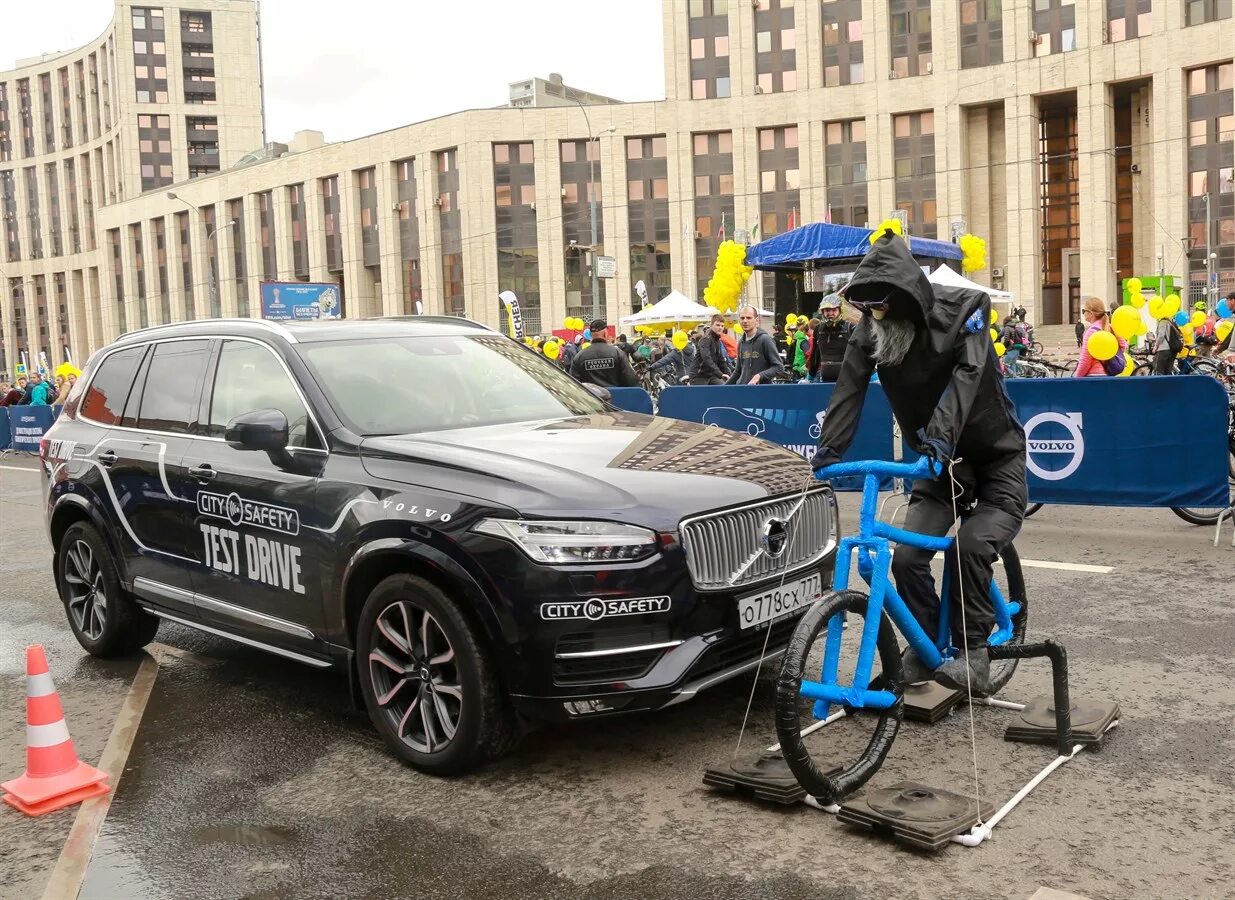 Volvo самая безопасная машина. Пассивная безопасность вольво. Самый безопасный автомобиль вольво. Volvo баннер. Самая безопасная машина.