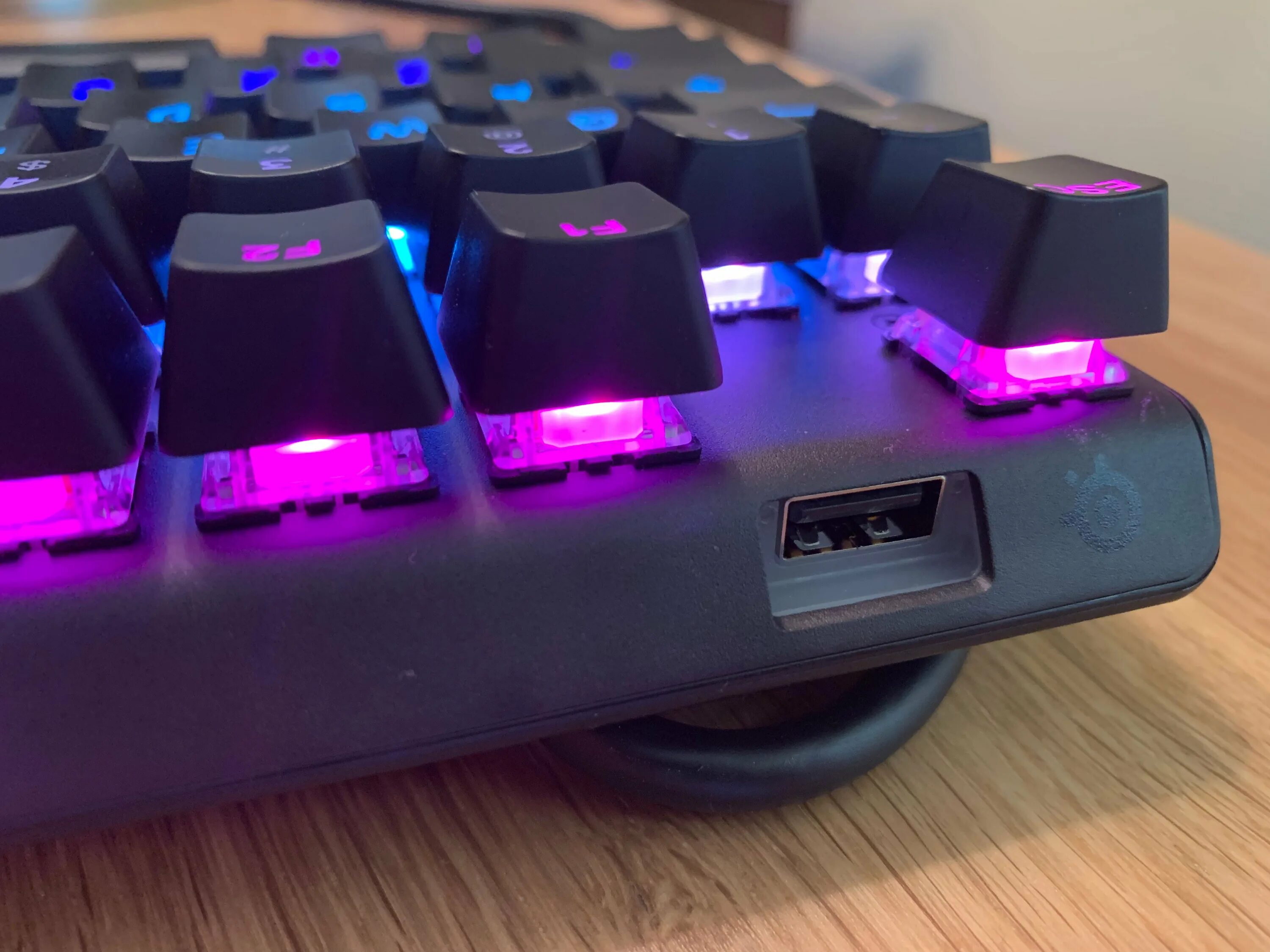 Apex pro купить. Apex 3 TKL. Apex Pro OLED. Steelseries Apex Pro. Игровая клавиатура стил Сириус.