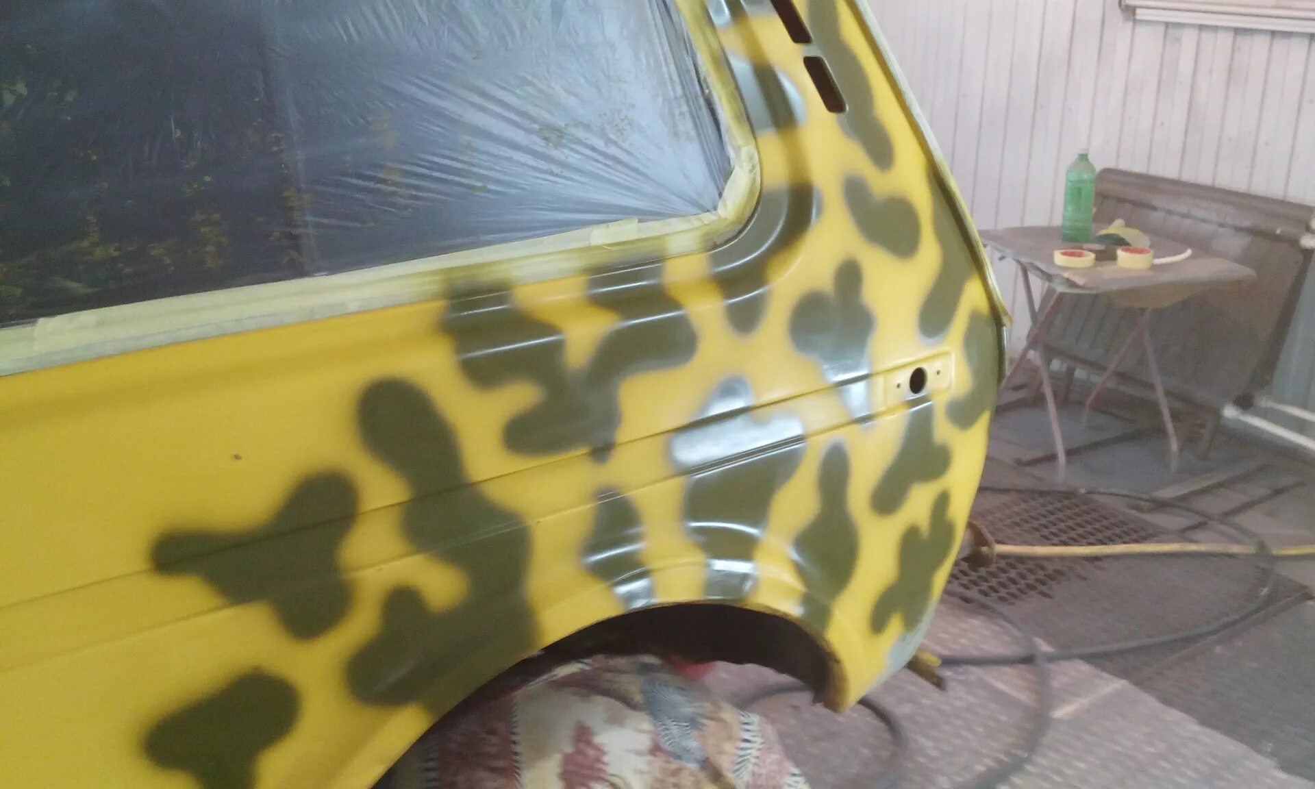 Краска motip camouflage. Камуфляж баллончиком. Покраска раптор камуфляж. Камуфляжная краска. Камуфляжная краска в баллончиках.