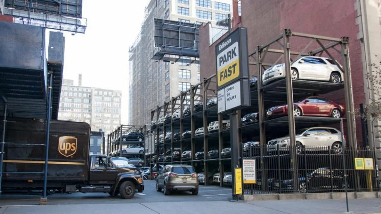 New York parking авто. Urban Space New York магазин. New York parking 24h. Parking lot in New York.