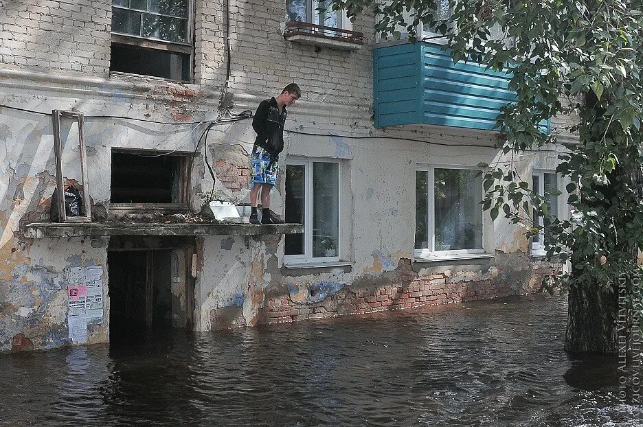 Погода комсомольск по часам. Потоп Амур Комсомольск на Амуре. Посёлок Амурсталь Комсомольск на Амуре. Комсомольск-на-Амуре 2013 год наводнение. Наводнение в Комсомольске на Амуре 2013.