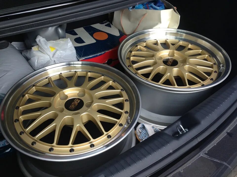 Магазин вторые диски. BBS LM r18. Диски BBS LM r18. BBS LM r18 8j. BBS LM r18 9j.