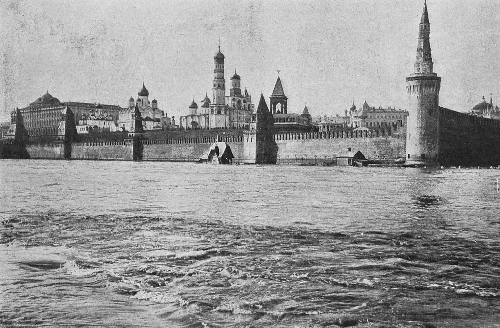 Наводнение в москве 1908. Наводнение в москве 1908. Садовническая набережная 1908 года. Наводнение 1908 года в москве пятницкая улица. Наводнение в москве 1908 фото.