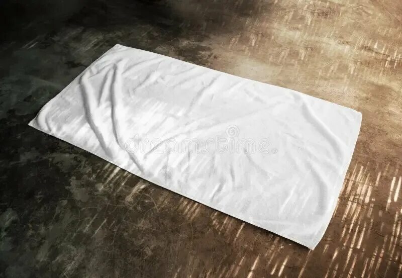 Брошенное полотенце. Белое полотенце на полу. Полотенце валяется на полу. Белое полотенце мокап. Белые скомканные полотенца.