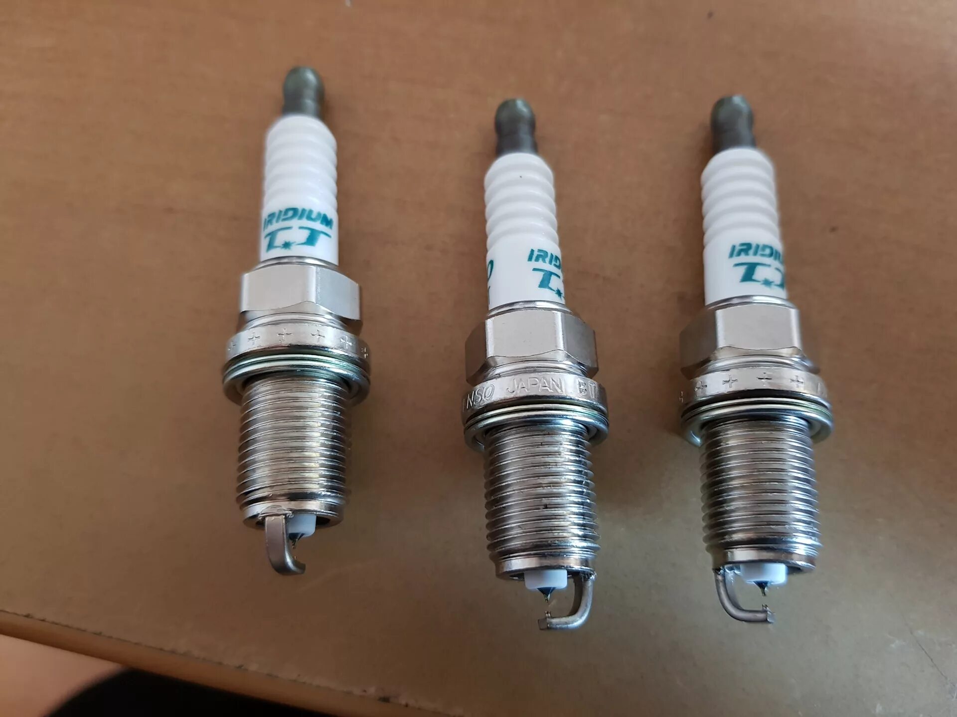 Паджеро спорт свечи зажигания. Свечи мицубиси паджеро спорт 3. K16psr-b8. Митсубиси паджеро спорт свечи зажигания. Спортивные свечи зажигания hks.