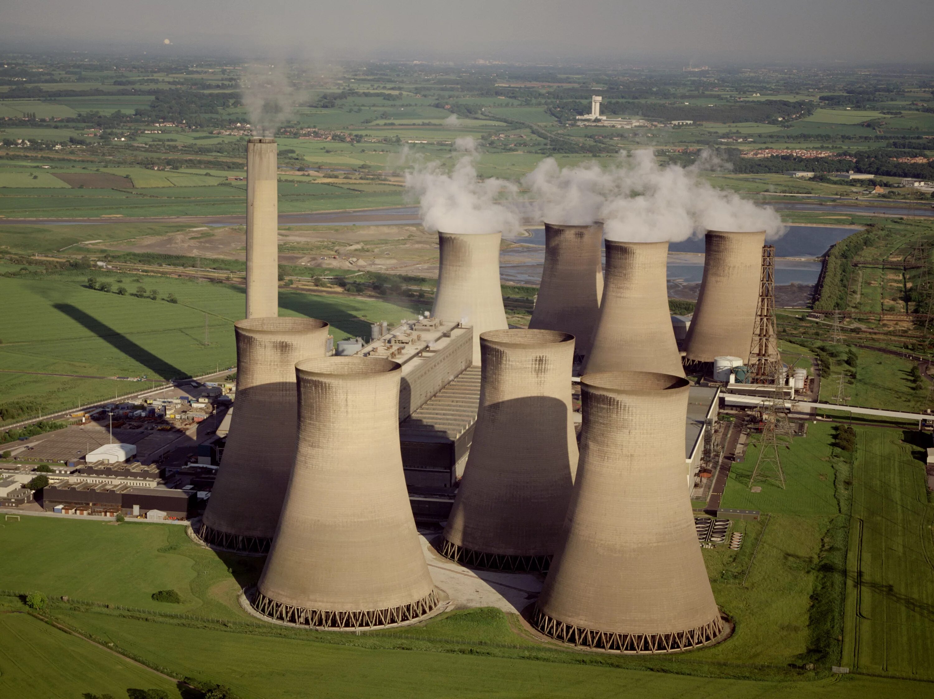 Used power plant. Атомная электро станция. Электроэнергетика АЭС. Атомная энергия АЭС. Энергия атомной электростанции.