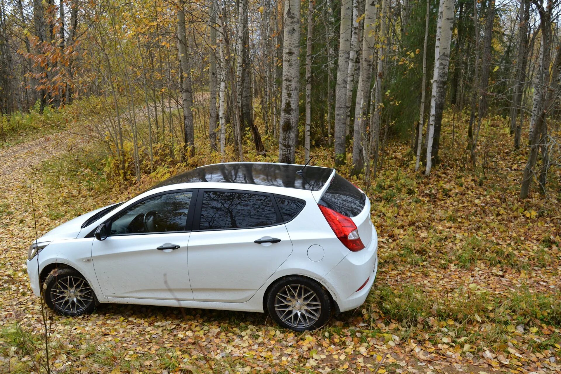 Хендай Солярис хэтчбек белый. Хендай Солярис хэтчбек 2015. Hyundai Solaris Hatchback 2014.