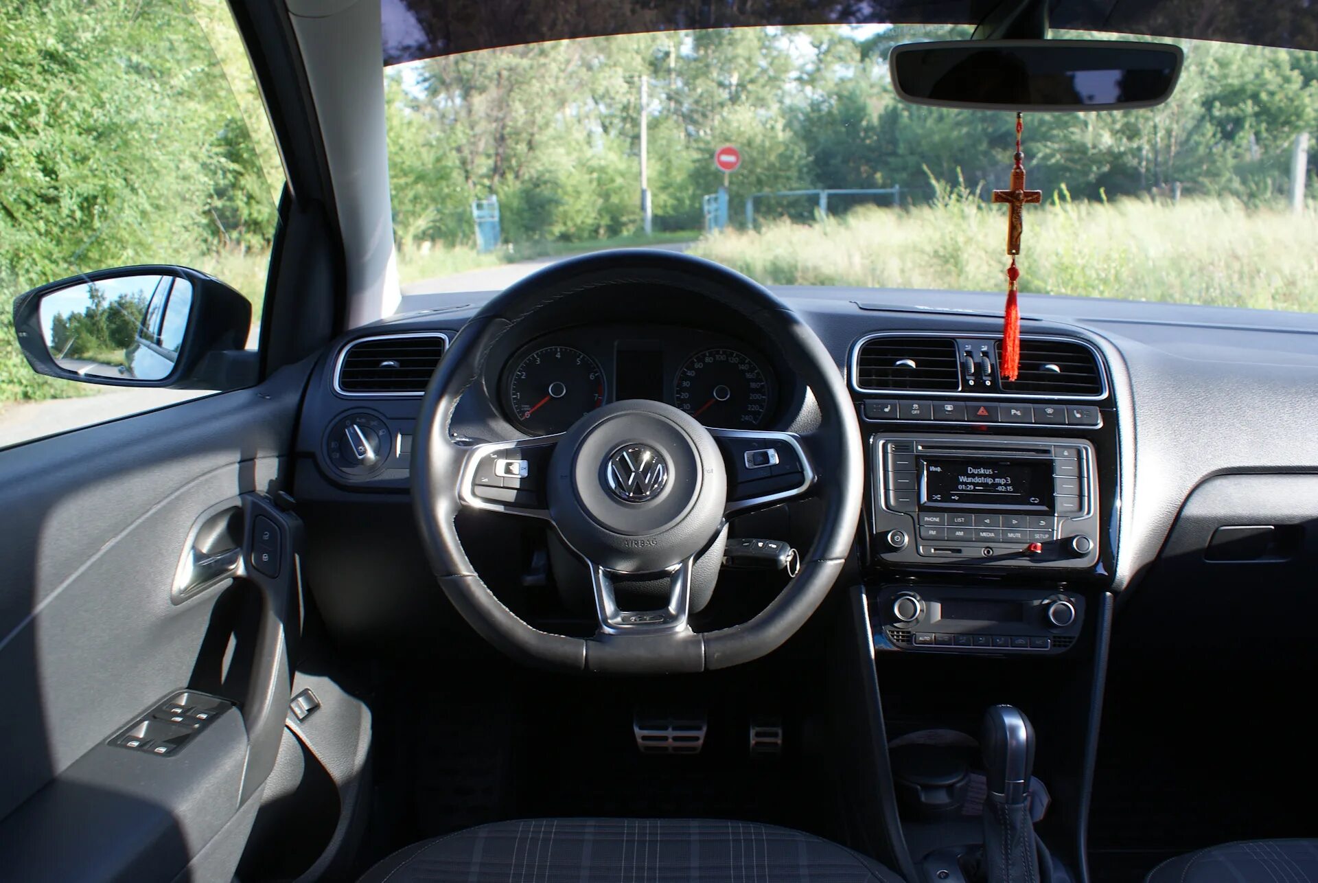 Поло интерьер. Volkswagen Polo интерьер. Volkswagen Polo sedan gt салон. Фольксваген поло 2010 интерьер. Интерьер VW Polo sedan 2017.