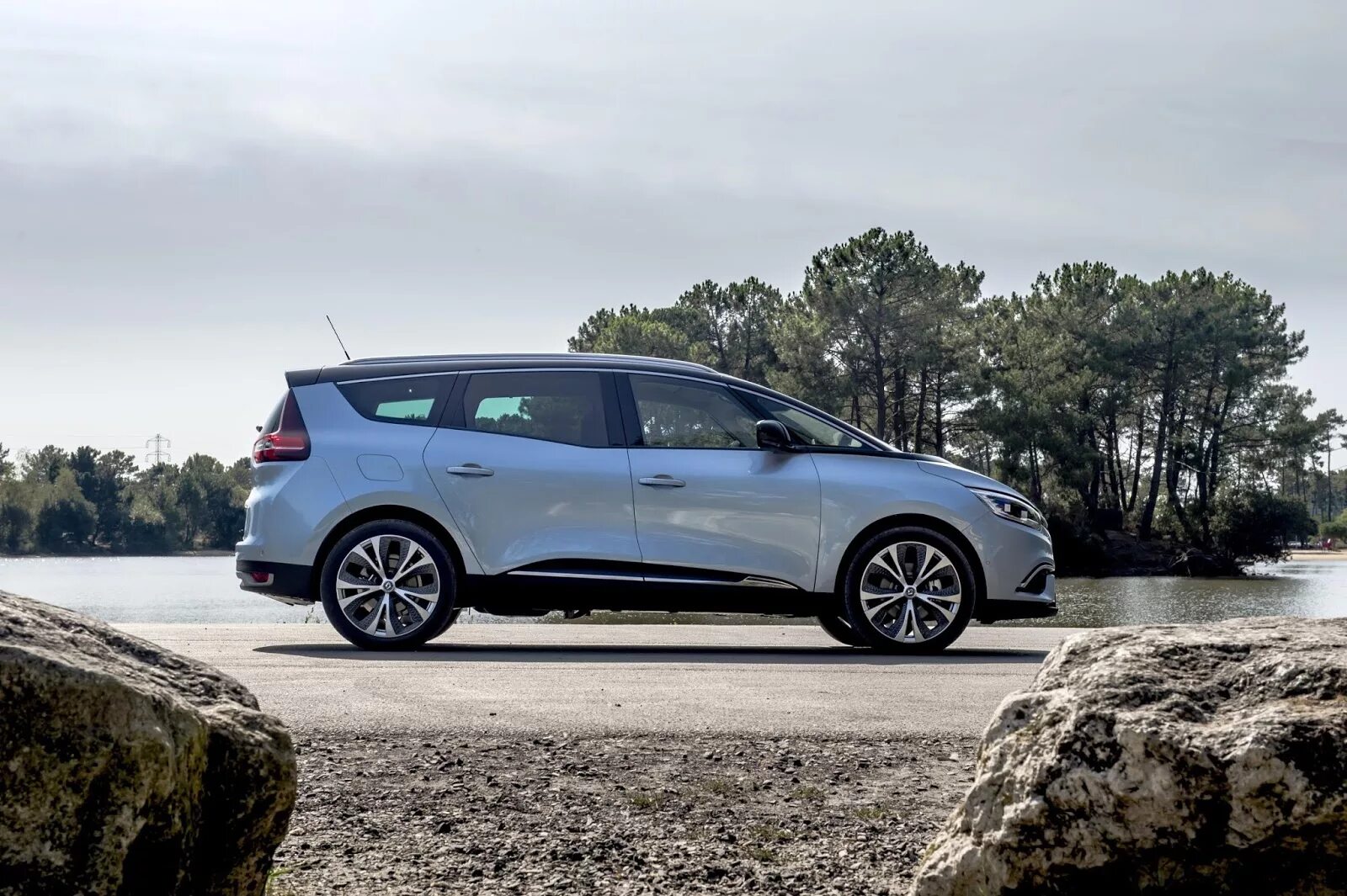 Renault grand scenic 2021. Рено сценик 4. Renault grand scenic 4 tuning. Renault grand scenic 2017. Рено сценик 4 двигатели.