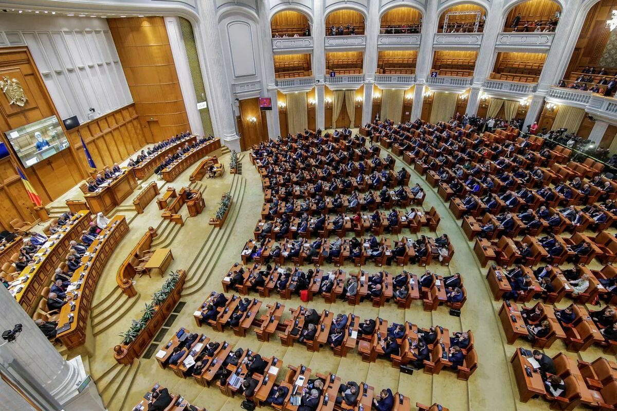 Парламент какой год. Парламент Румынии. Парламент парламент Румынии. Парламент Румынии зал заседаний. Зал парламента Молдовы.