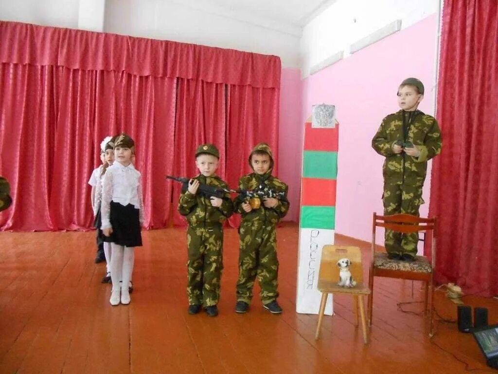 Сценка военной песни. Военная инсценировка. Военная инсценировка в школе. Сценка на военную тематику. Инсценировка в детском саду о войне.