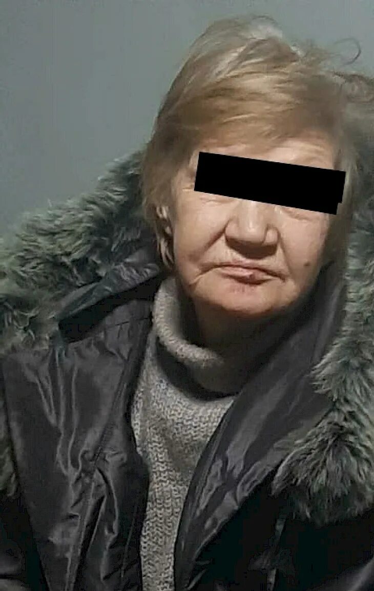 Подозреваемую в убийстве алешниковой. Женщина зарезала свинью. женщина заколола свинью. в бишкеке задержан подозреваемый в убийстве.