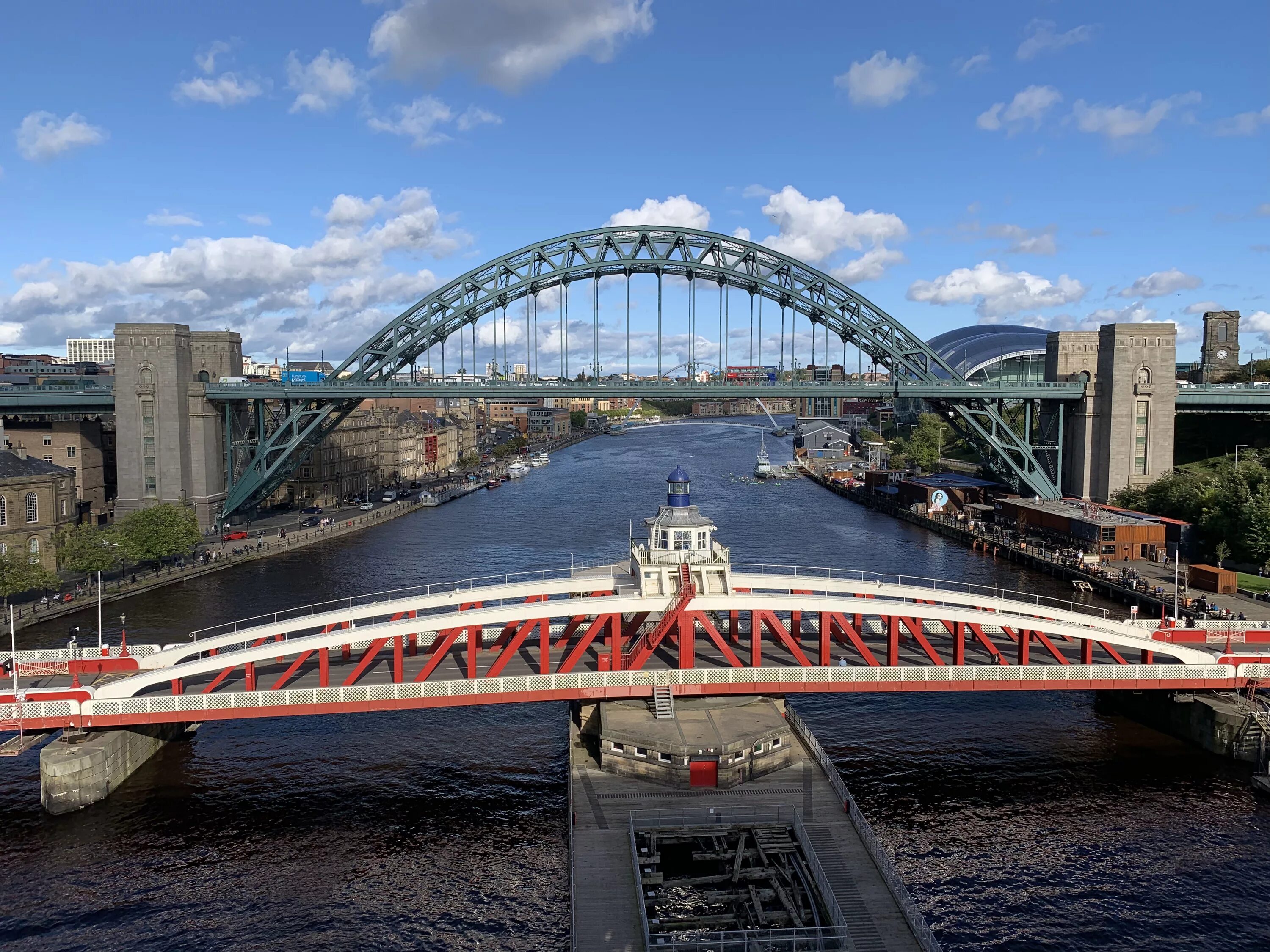 Newcastle Tyne Bridge. River Tyne Swing Bridge. Седьмой мост. Гейтсхед.