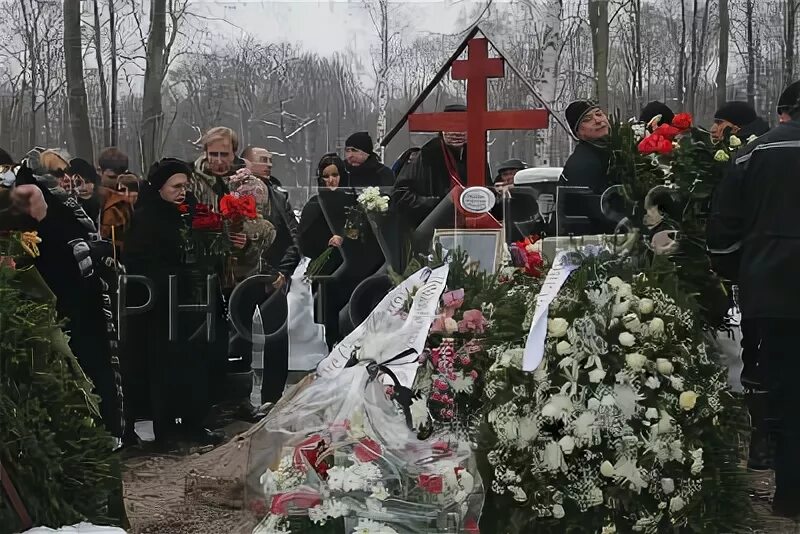 Похороны анны бауэр. Памятник Анны Самохиной на Смоленском кладбище.