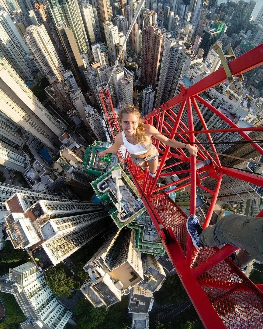 Небоскребы вид снизу. Можно бесконечно удивляться огромным небоскребам огэ. Можно бесконечно удивляться огромным небоскребам огэ. Здание бурдж халифа. Вид с небоскреба.