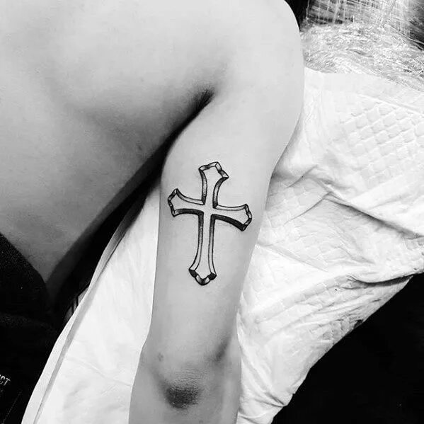 Татуировки крестов мужские. Тату крест. Тату крестик. Тату крестов. Тату крест на руке.