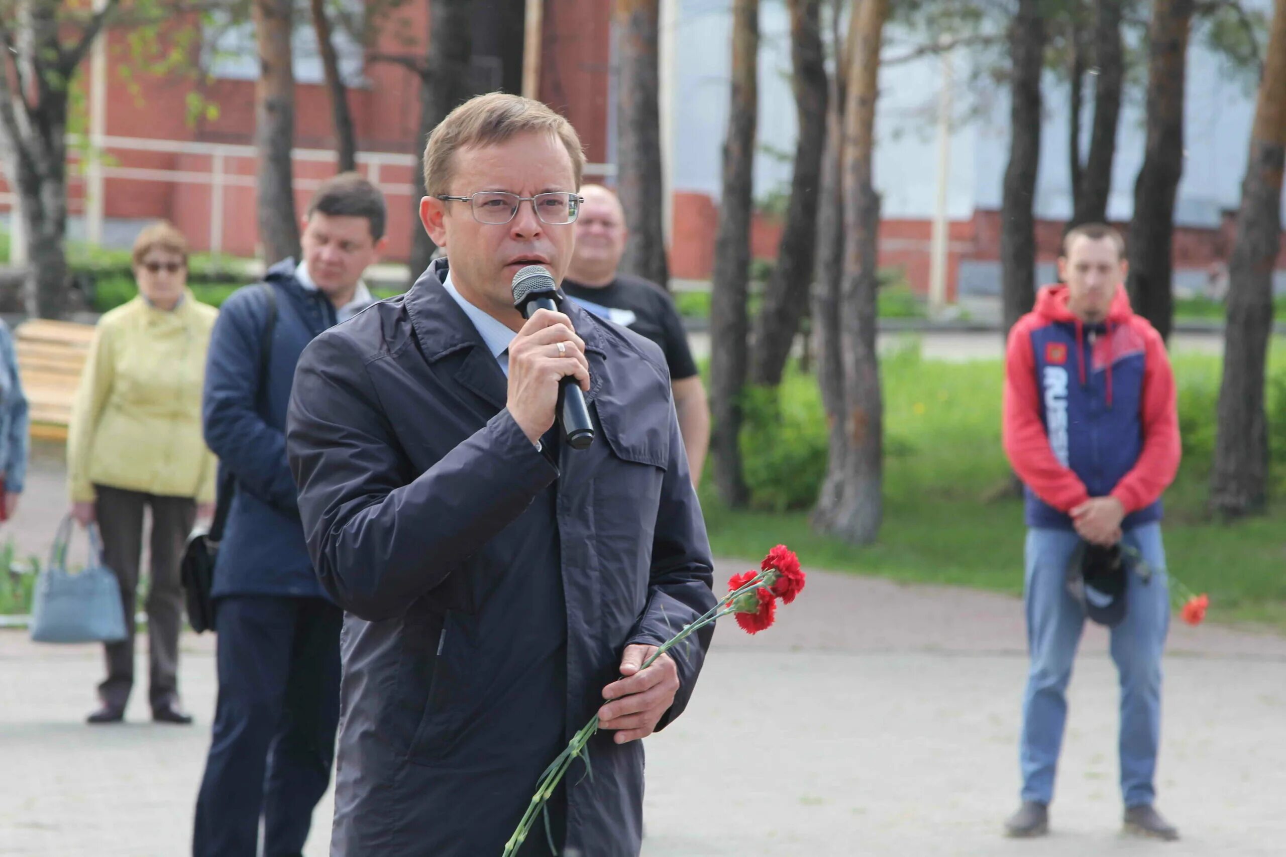 Прощание каменск уральский. Похороны героя Каменска-Уральского. Администрация Каменска-Уральского.