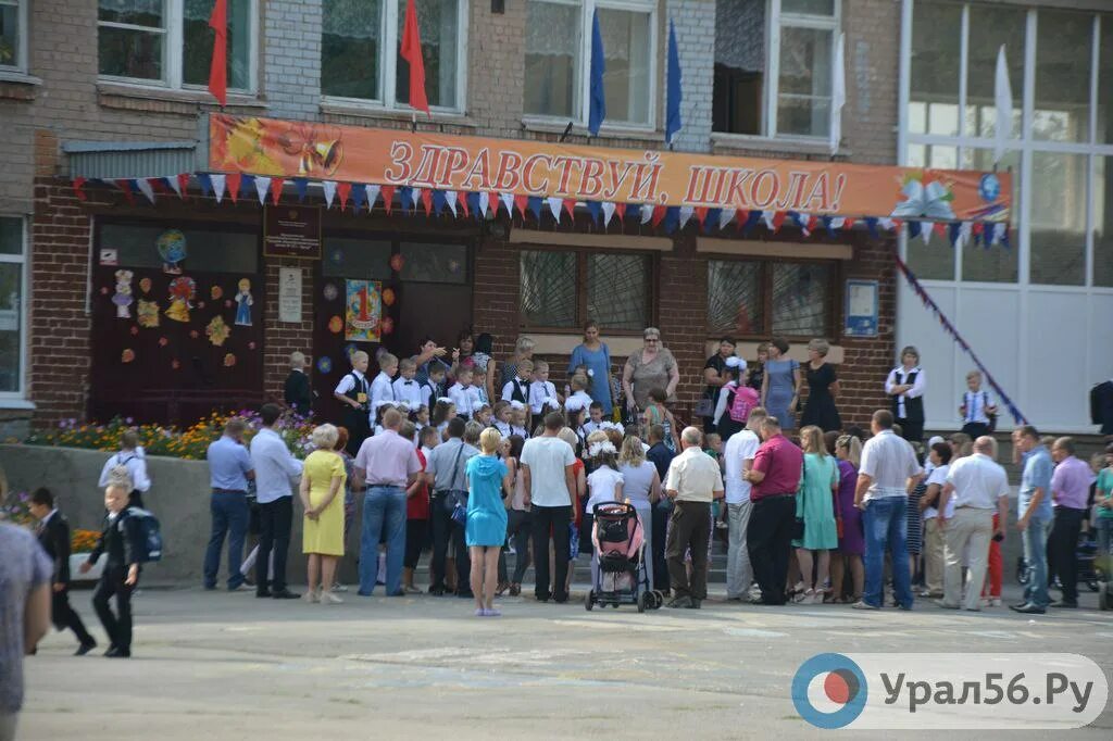 Сколько школ в орске. Школа 25 орск. директор школы 25 орск. город орск школа 25. школа 11 орск директор.