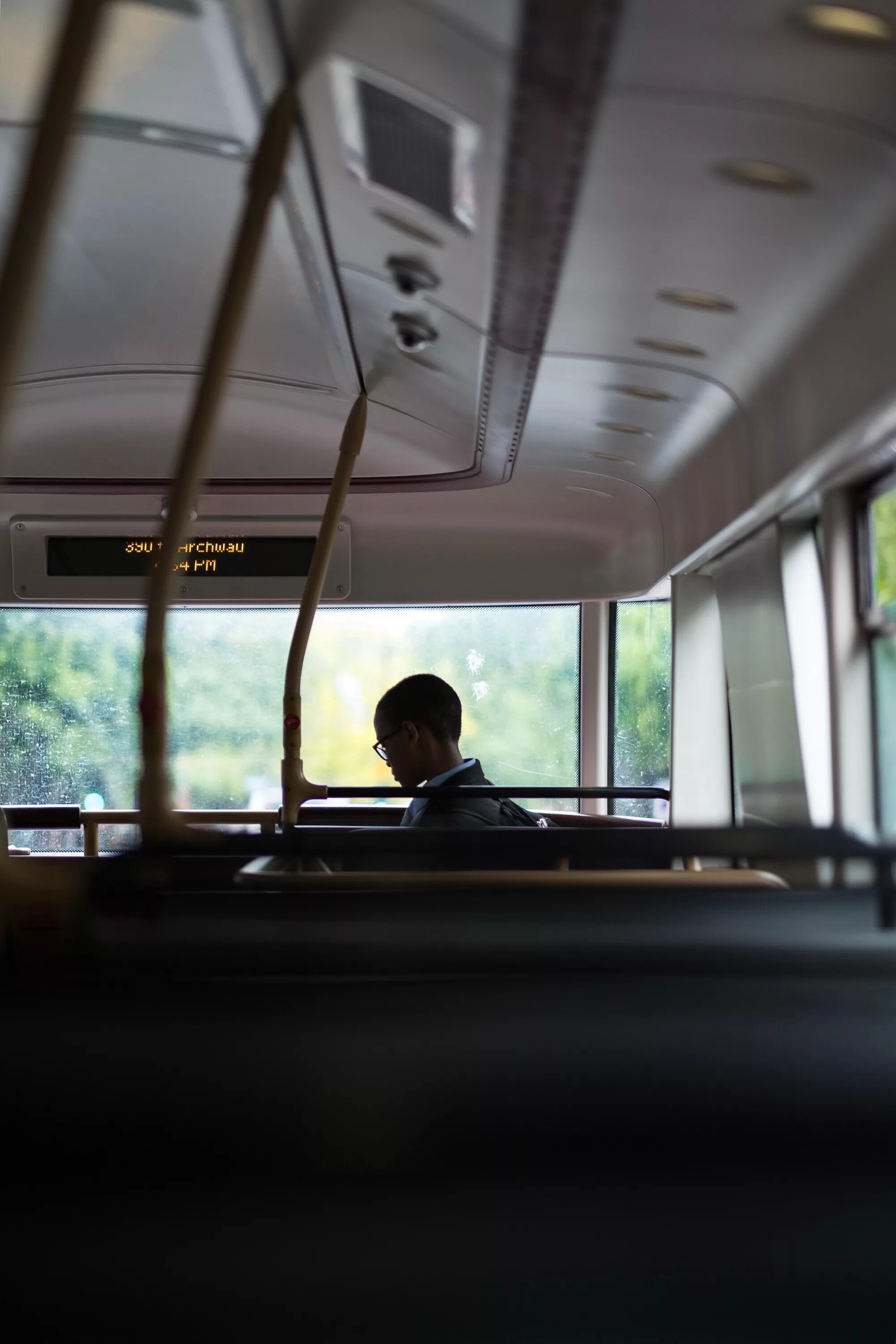 Как открыть окно в автобусе. Вид из автобуса. Автобус внутри. Автобусное окно. Виды автобусов.