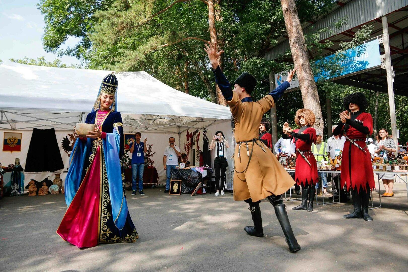 Какой в черкесске год. Карачаево-Черкесская Республика Кавказ. Карачаево-Черкесская Карачаево-Черкесская Республика. Карачаево Черкесия КЧР. Кавказ Карачаево-Черкессия.