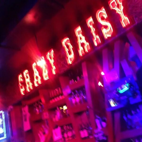 Москва Тургеневская площадь 2 Crazy Daisy Bar. Crazy dazy фото. Crazy Daisy Сретенский бульвар. Crazy Daisy логотип.