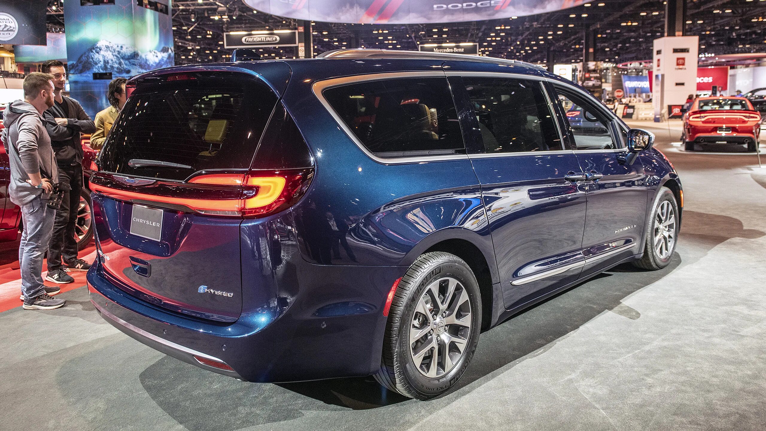 Chrysler Pacifica 2020. Chrysler Pacifica 2021. Chrysler Pacifica 2022. Chrysler Pacifica 2018.