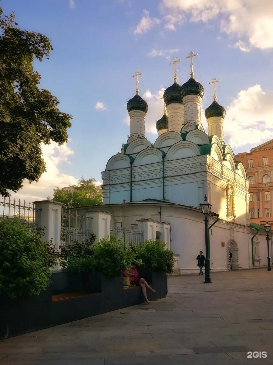 Храм Михаила и Федора черниговских в Москве. Черниговский переулок в Москве. Храм в Черниговском переулке. Черниговское подворье в Москве.