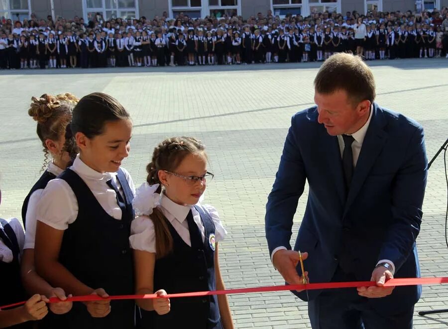 Школа в поселке Южном Динского района. Посёлок Южный Краснодарский край школа 15. МОУ СОШ 15 Динской район поселок Южный. Школа в Южном Краснодар Динской. 15 школа динская