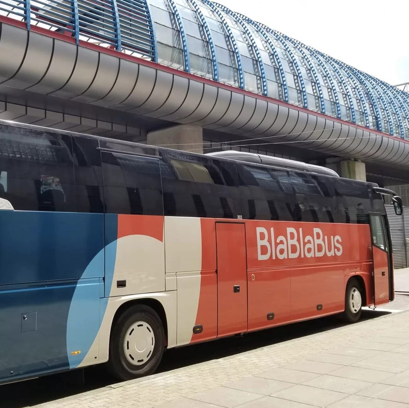 Поездки попутно на машине. Автобус voyagel. Бла бла кар поездки. Blablabus. Попутную машину для поездки.