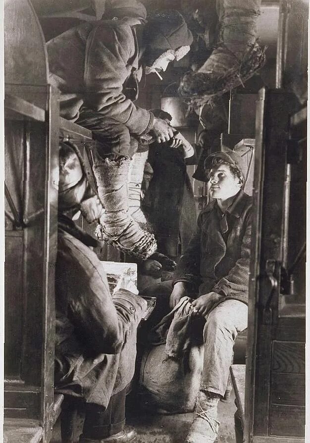 14 апреля 1930 год что случилось. Поезд 1930. Исторические фотографии. Поезд 1930 годов. Советские люди в поезде.