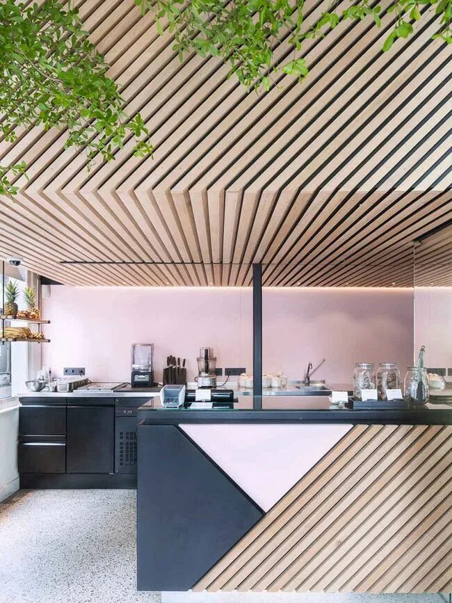 Кухня рейками фото F house / Alroy Hazak architects Wood house design, House interior design kitche