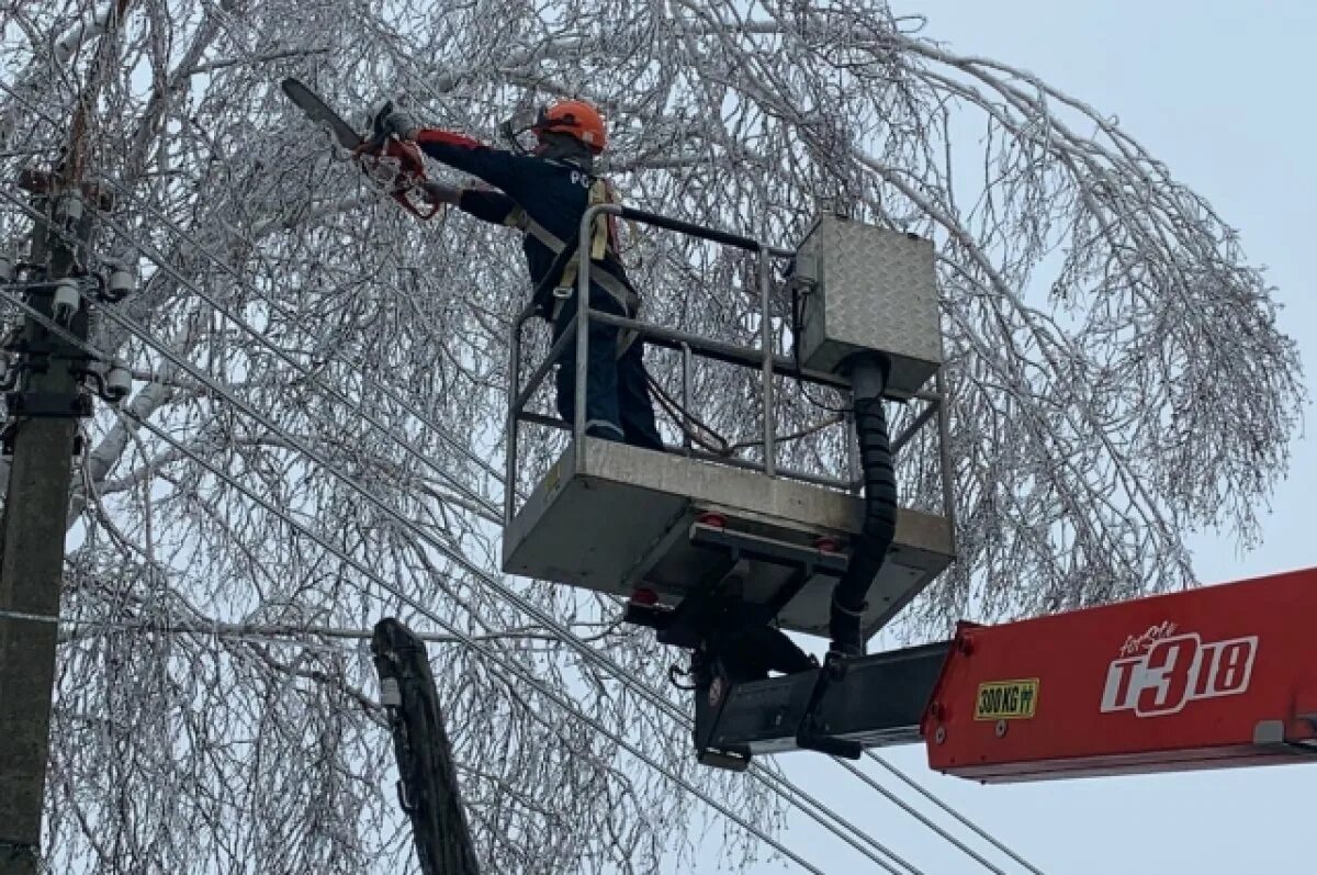 Отключение электроэнергии нижегородская. Обледенение проводов ЛЭП. Отключение электричества. Обледенелые провода. Обрыв проводов.