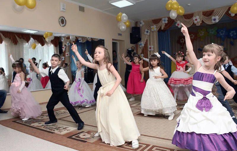 Современный выпускной в детском саду сценарий необычный. Выпускной в детском саду. Современный выпускной в детском саду. Тематический выпускной в 4 классе. Выпускной в саду тематика.