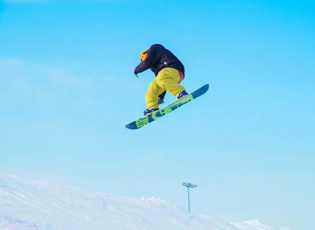 Сорочаны сноуборд и лыжи. Сорочаны инструктор по сноуборду. Инструктор сноуборд сорочаны. Кант тренеры по сноуборду. Инструктор сноуборд.