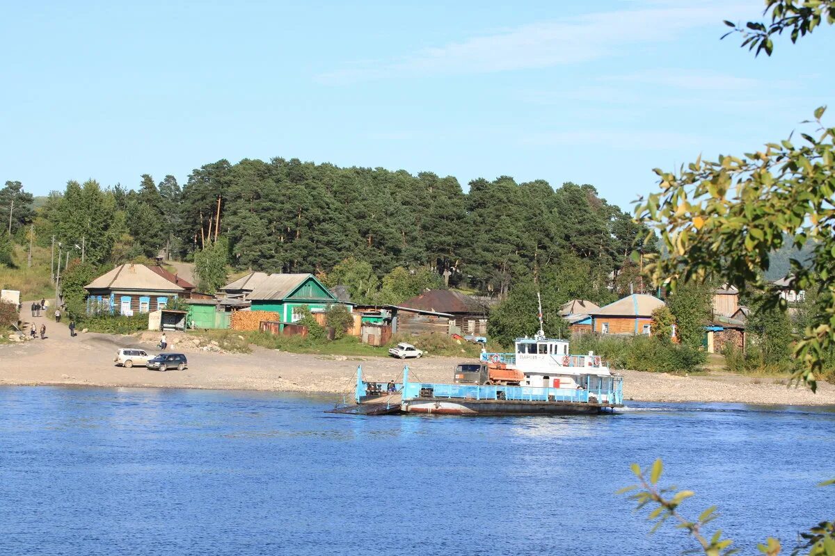 Киренск 2. Паромная переправа Киренск. Киренск река Лена. Город Киренск Иркутская область. Киренск переправа.