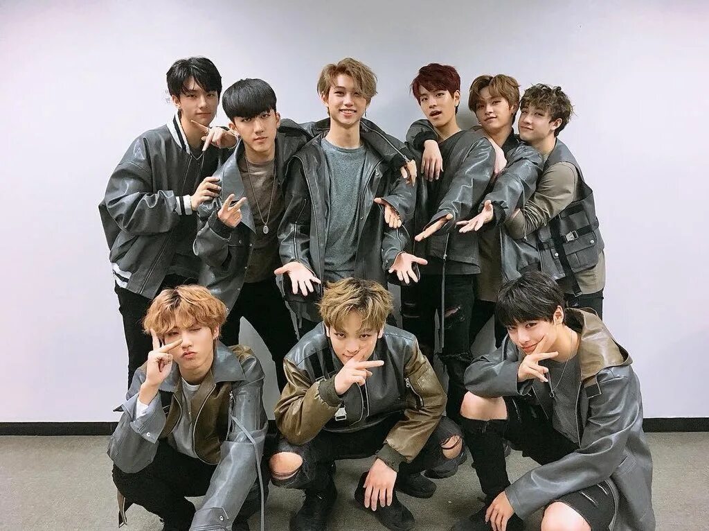 С класс stray kids. Группа Stray Kids. Группа Stray Kids 2021. Stray Kids 2022. Корейская группа Stray Kids.