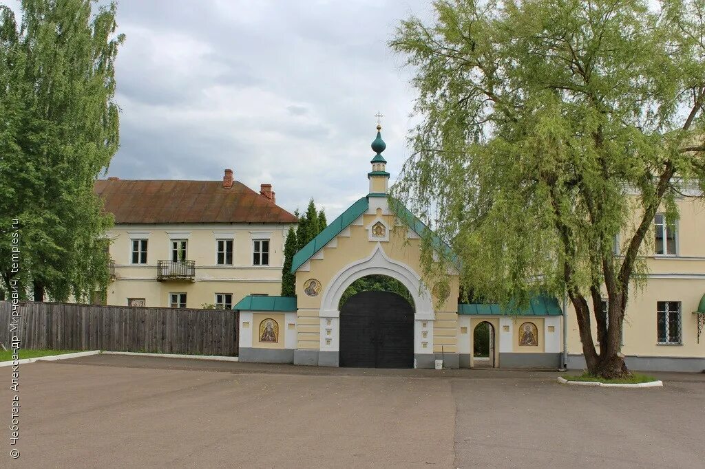церковь во льва толстого калуга. церковь в льва толстого калужская область на угре. тихонова пустынь калуга монастырь. преображенский собор успенская тихонова пустынь калужская область. тихонова пустынь калужская область.