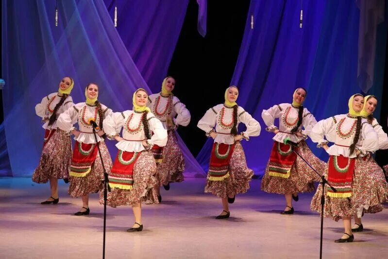 Танцуй и пой россия молодая. Тараторки Барнаул. Ансамбль русского танца тараторки номер школы 114. Тараторки Барнаул отчетный концерт. Тараторки.