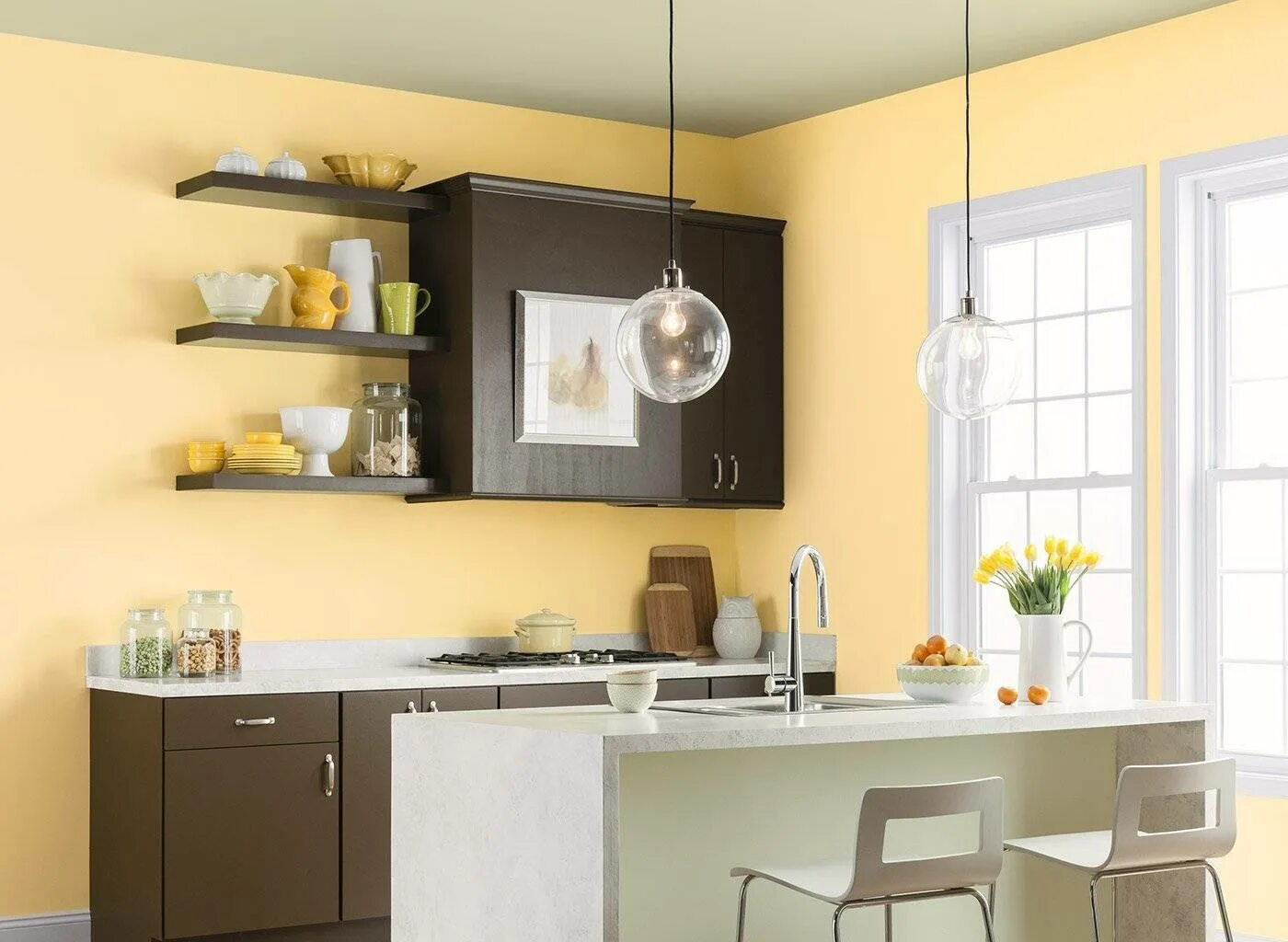 Какая лучшая краска для кухни. Dulux 90yr 73/029. Цвет стен на кухне. Крашенные стены на кухне. Интерьер кухни покраска стен.